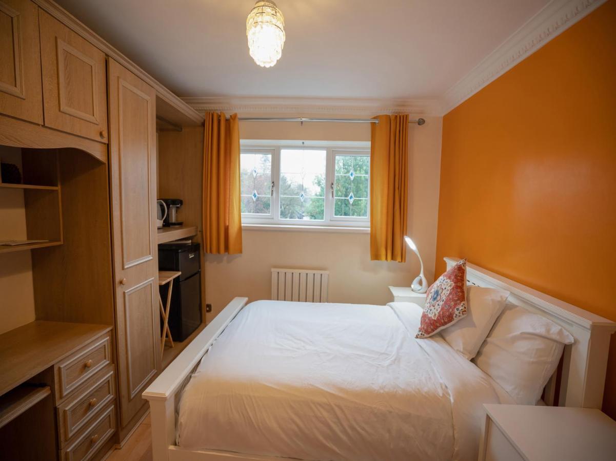 Oyo Oakcroft Guest House Manchester Airport Ringway Екстер'єр фото