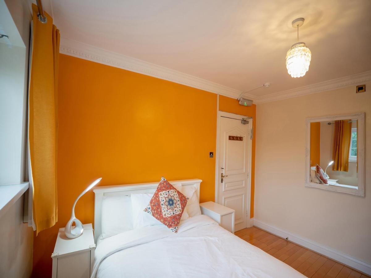 Oyo Oakcroft Guest House Manchester Airport Ringway Екстер'єр фото