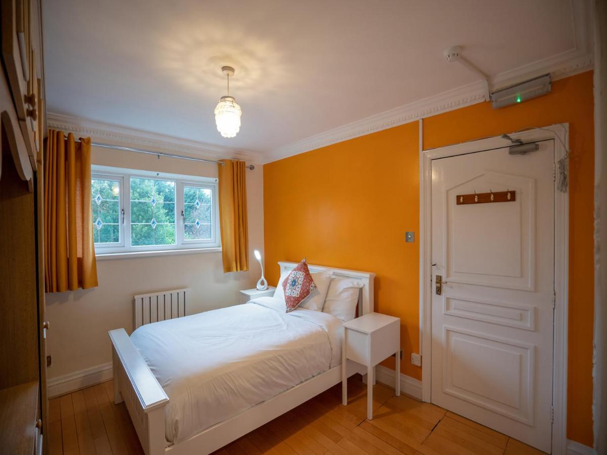 Oyo Oakcroft Guest House Manchester Airport Ringway Екстер'єр фото