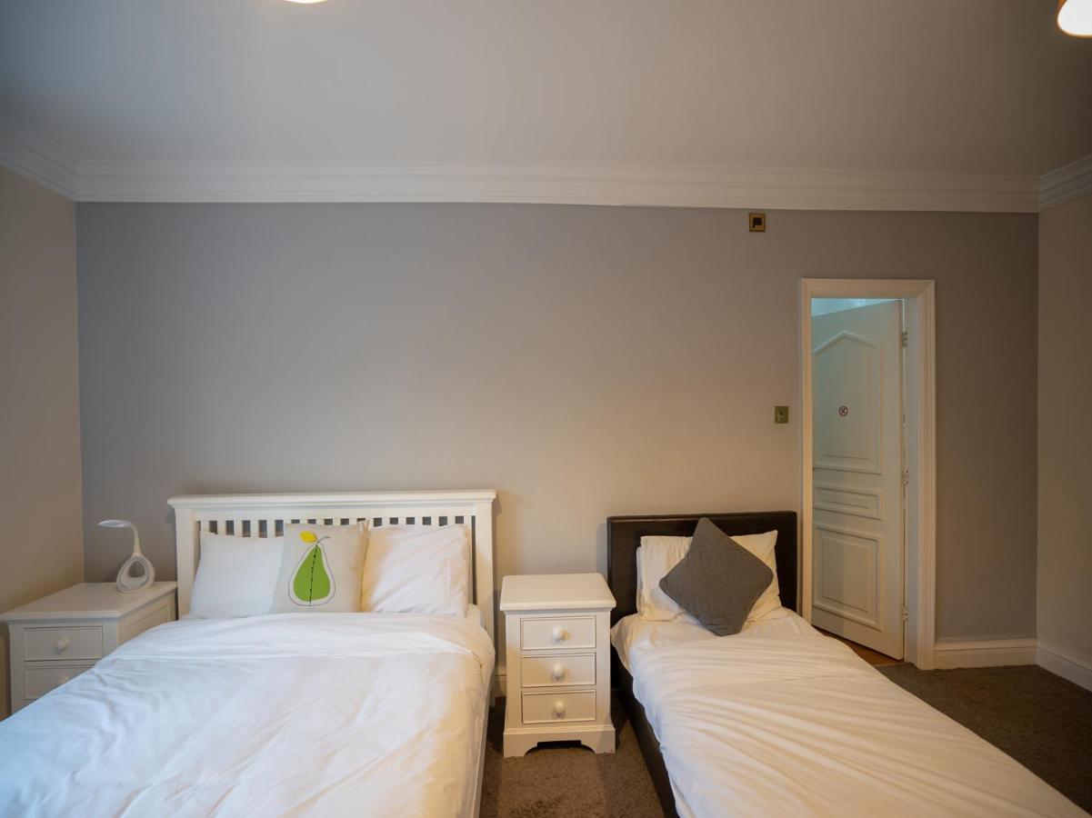 Oyo Oakcroft Guest House Manchester Airport Ringway Екстер'єр фото