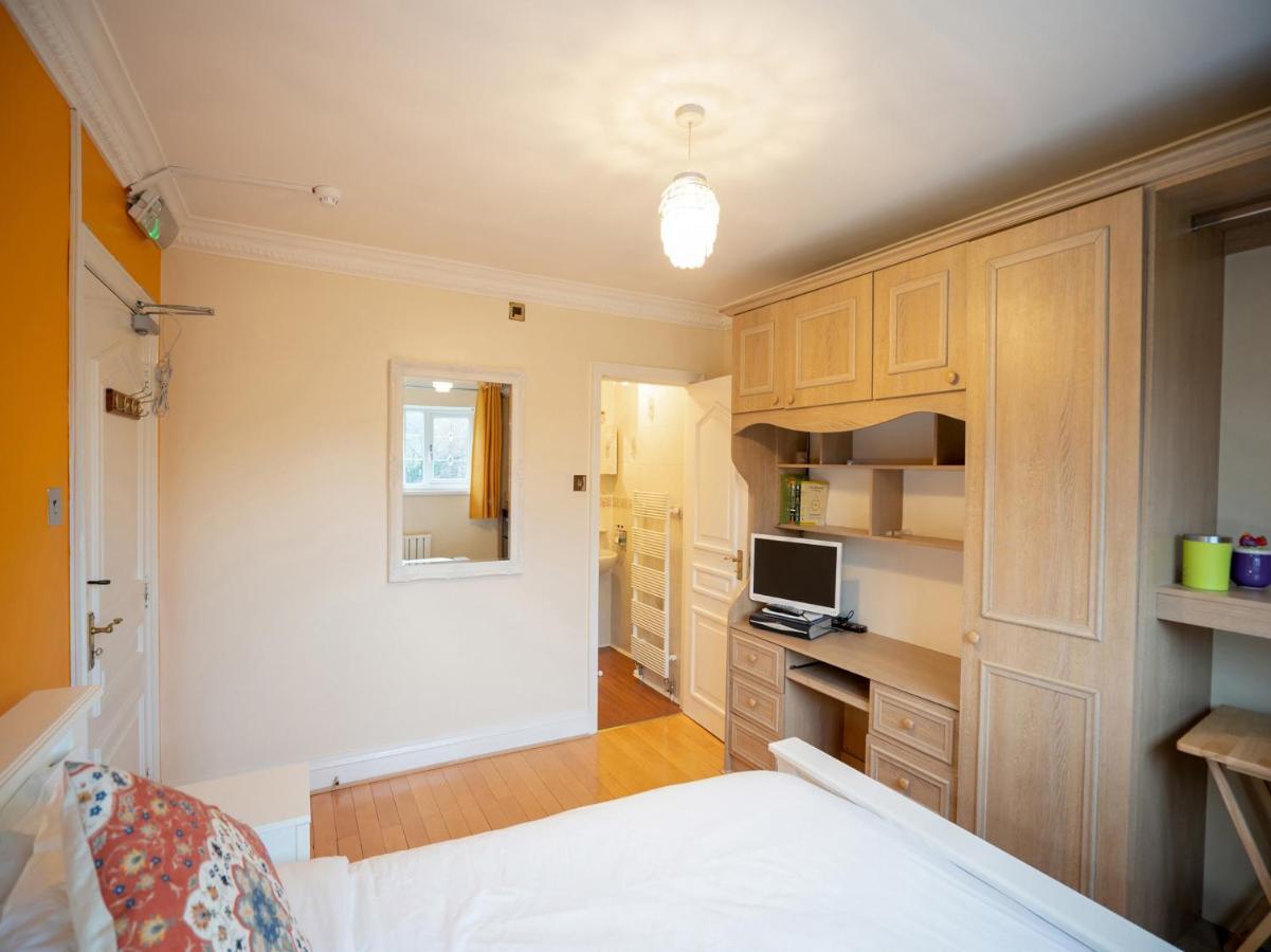 Oyo Oakcroft Guest House Manchester Airport Ringway Екстер'єр фото